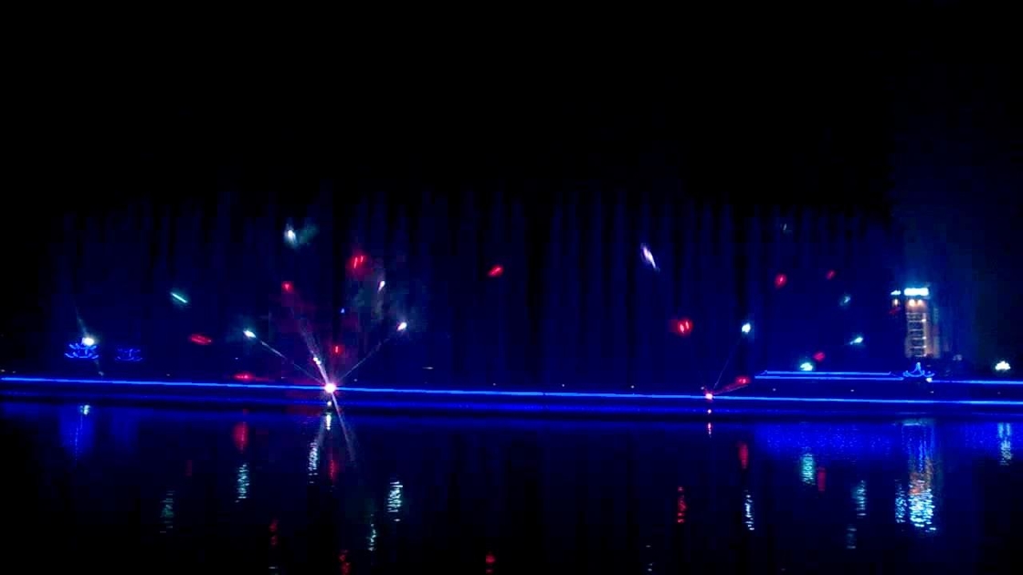Exposition moderne créative de danse de lumière laser pour la conception adaptée aux besoins du client par plaza commerciale fournisseur